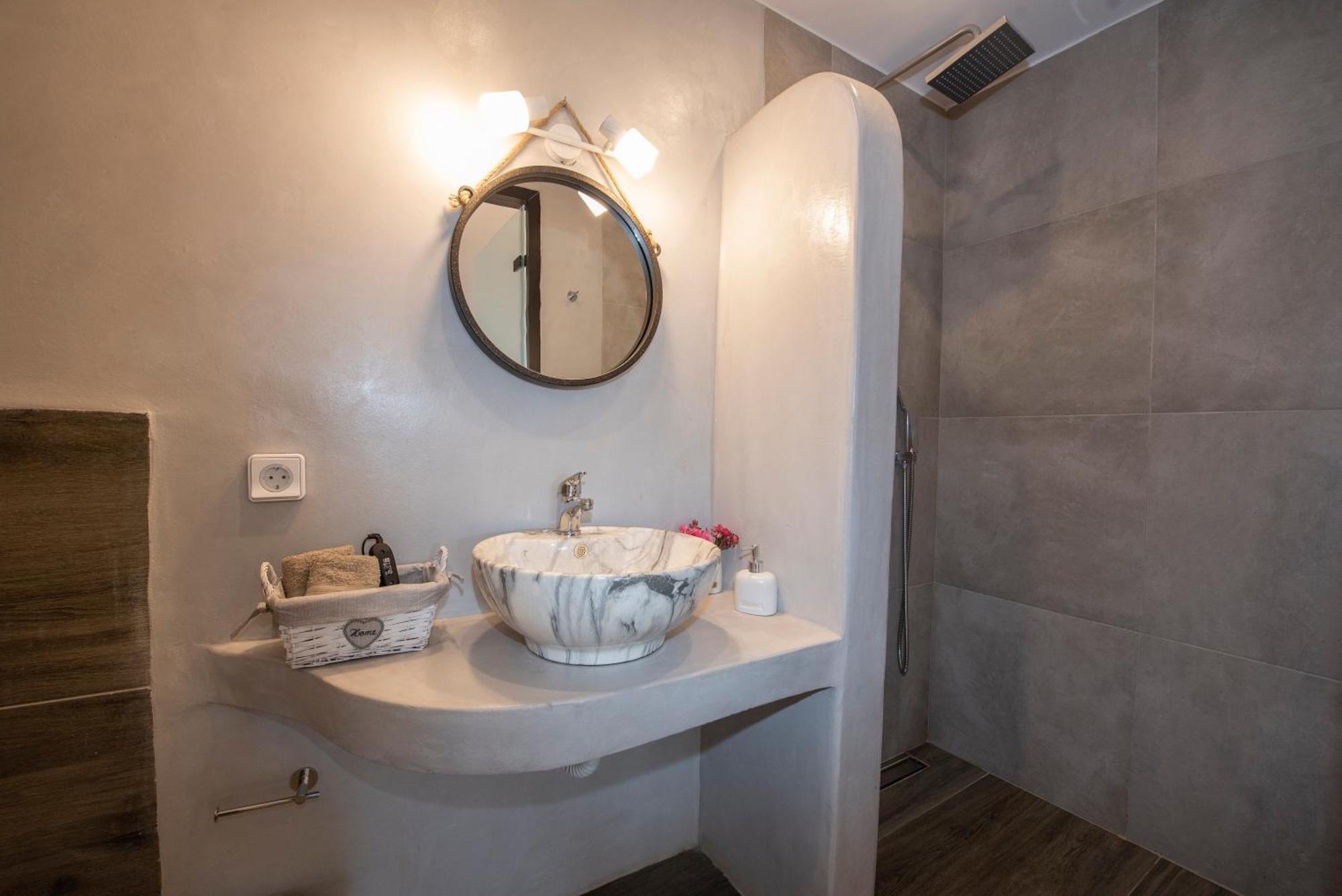 Myrsini's Luxury Merchia